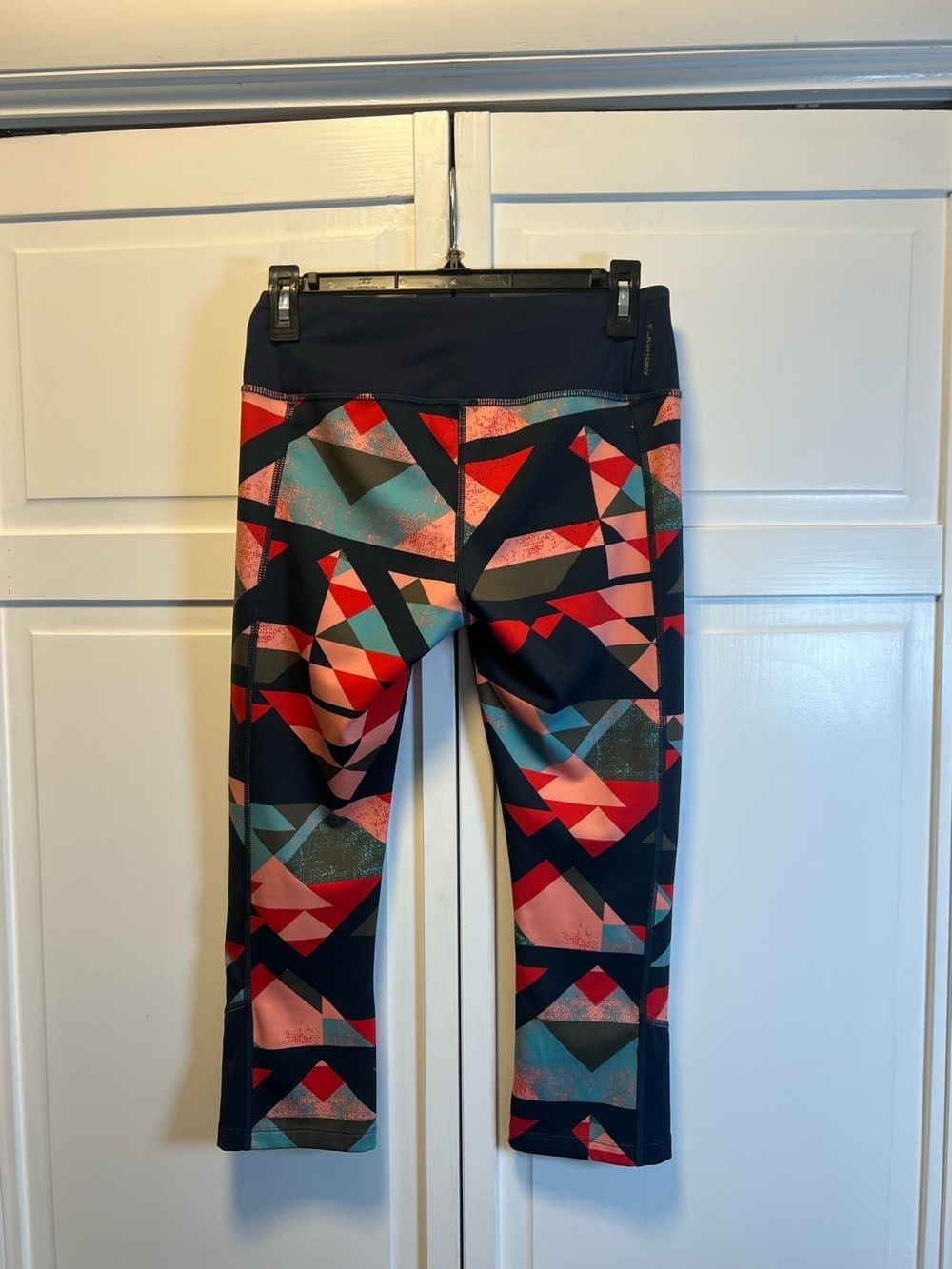 The North Face Women’s FlashDry Geometric Capri Leggings Size Medium Multicolor - Picture 4 of 11